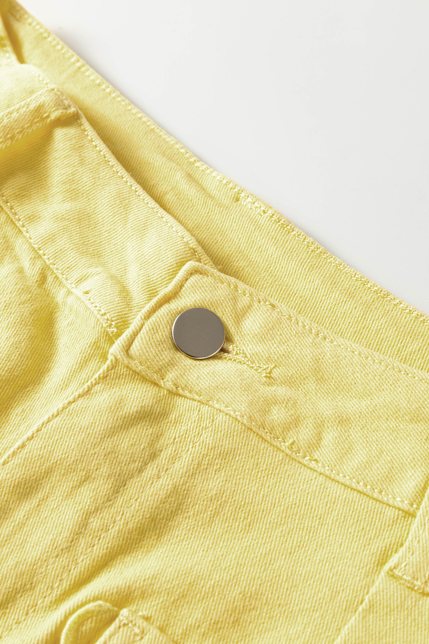Yellow Solid Color Scalloped Patch Pocket Shift Jeans