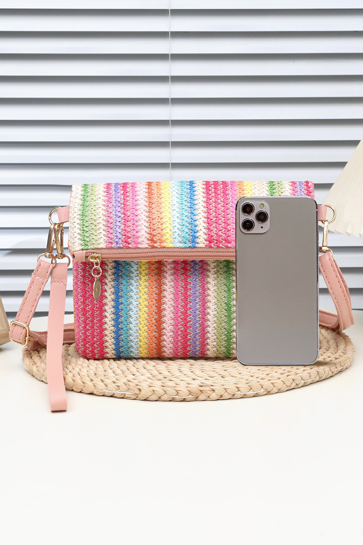 White Daisy Flower Straw Woven Zip Folded Magnetic Button Shoulder Bag